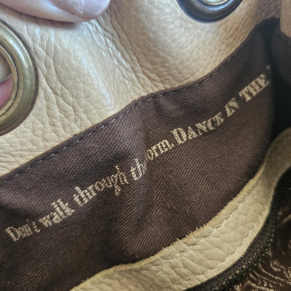 STS RANCHWEAR conceal Carry Elegant Cream Crossbody Bag with Fringe - Picture 6 of 17